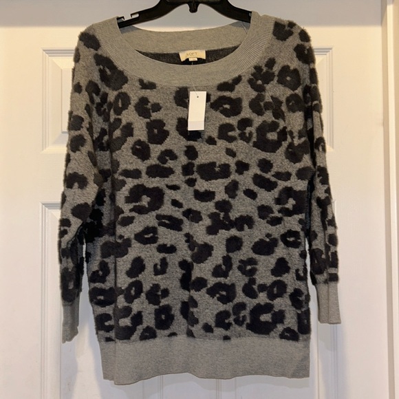 The Loft women’s gray leopard sweater NWT - Picture 1 of 4